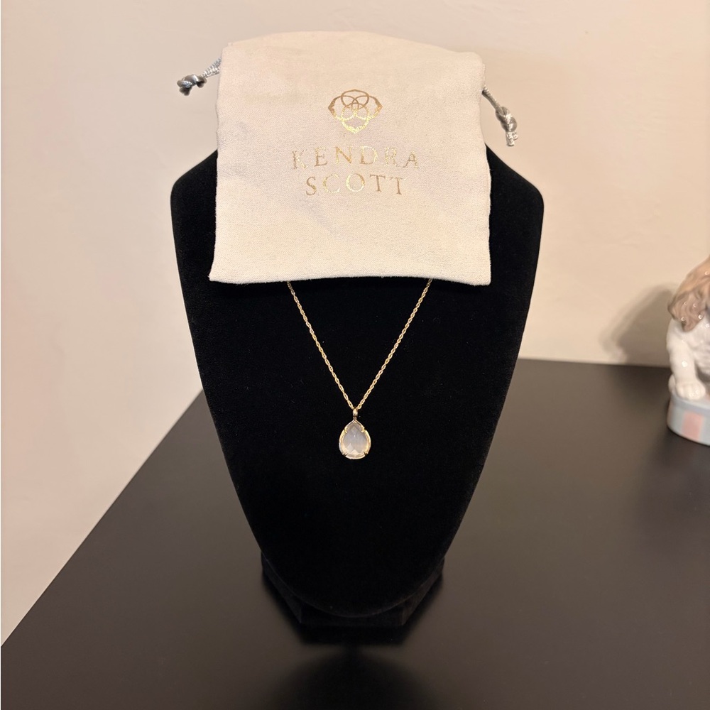 Kendra Scott Cailin Pendant Necklace - Grey Cat’s Eye & Gold